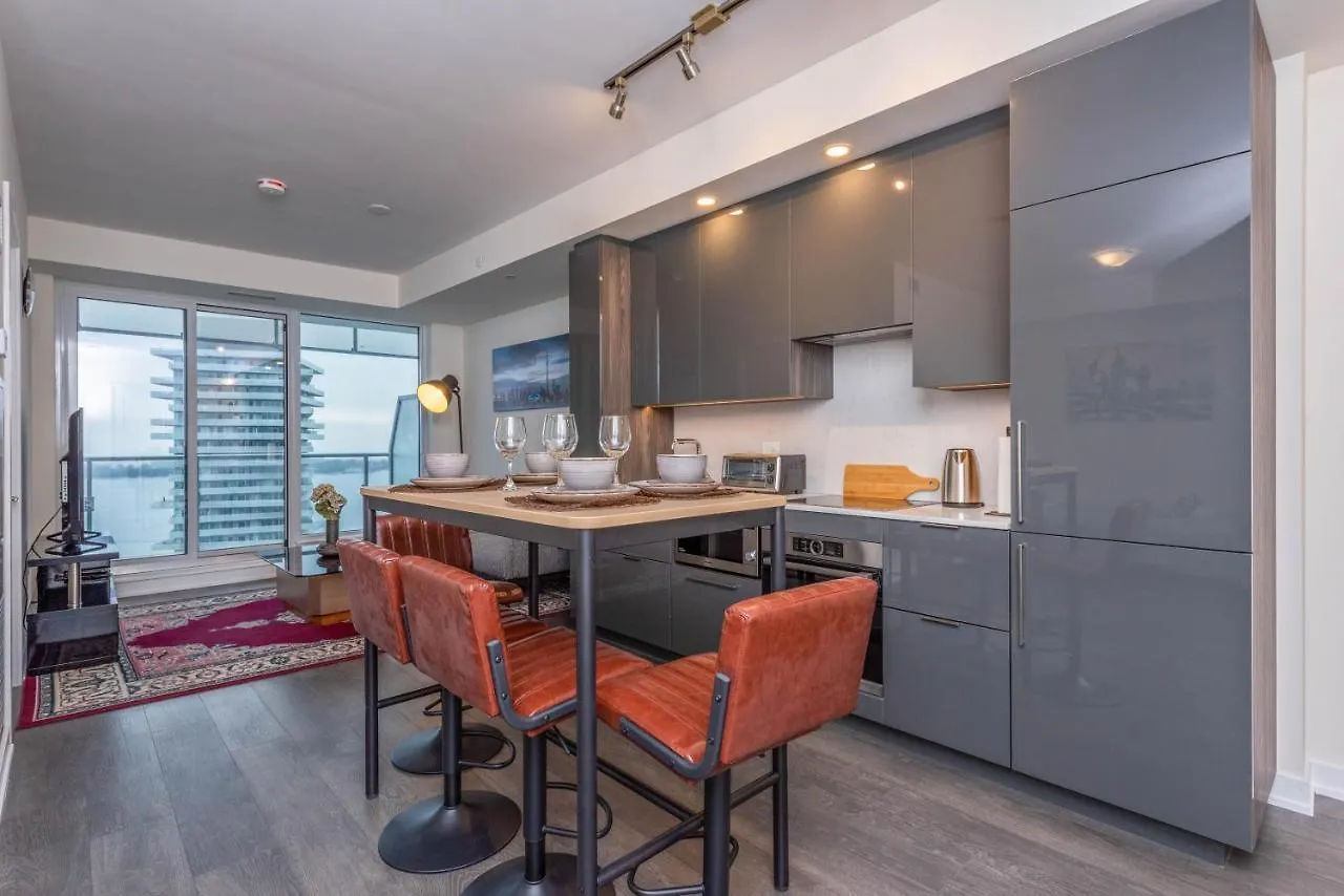 Pristine 1Br + Den -Harbour Front Toronto Downtown - Apartment